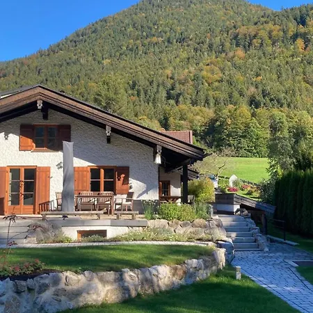 Haus Zur Linde بيت للعطل *